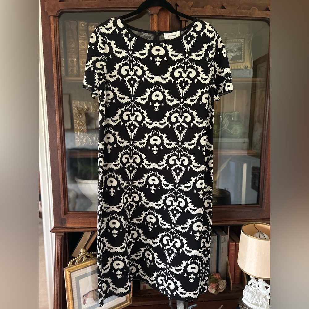St. John Black and White Ornate Midi Dress Sz 10